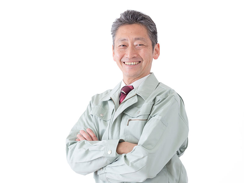 腕を組んで柔らかく