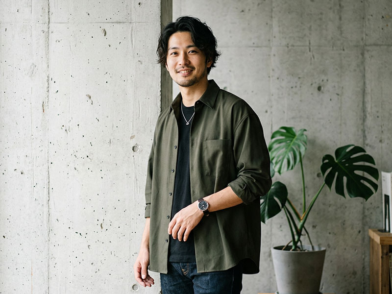 自然な表情とポーズ