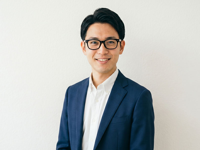 笑顔と個性を見せる